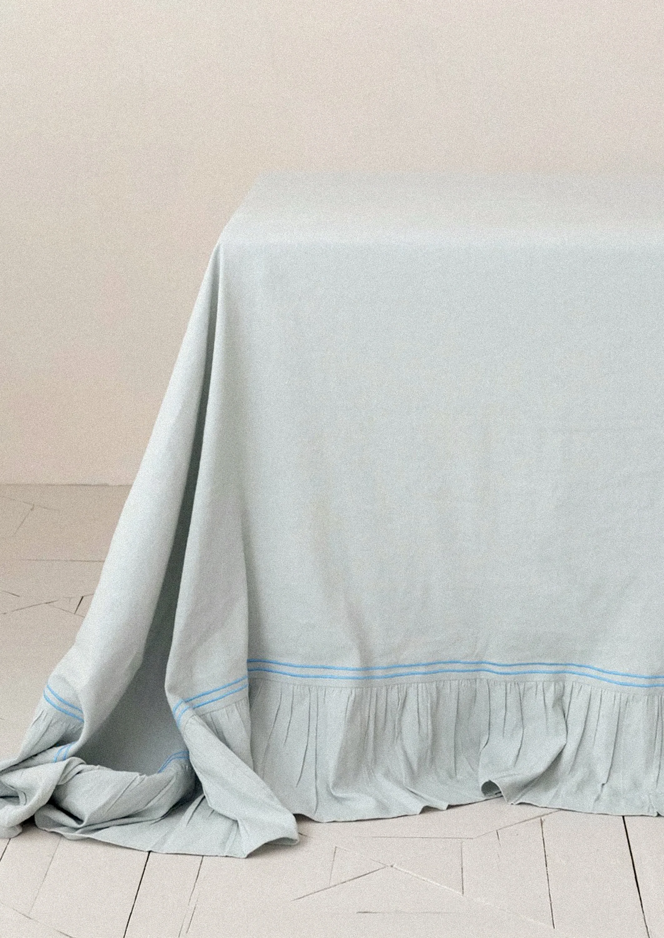 Rococo Ruffle Tablecloth - Image 4